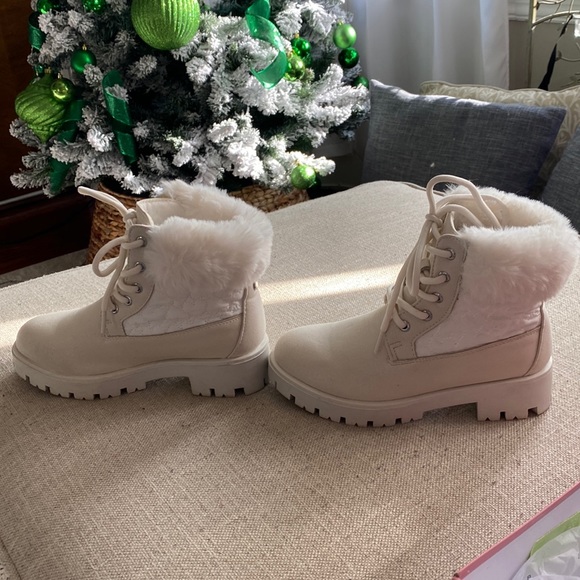 BCBG girls sparkle cream colored boots. Size 2 - Picture 2 of 6